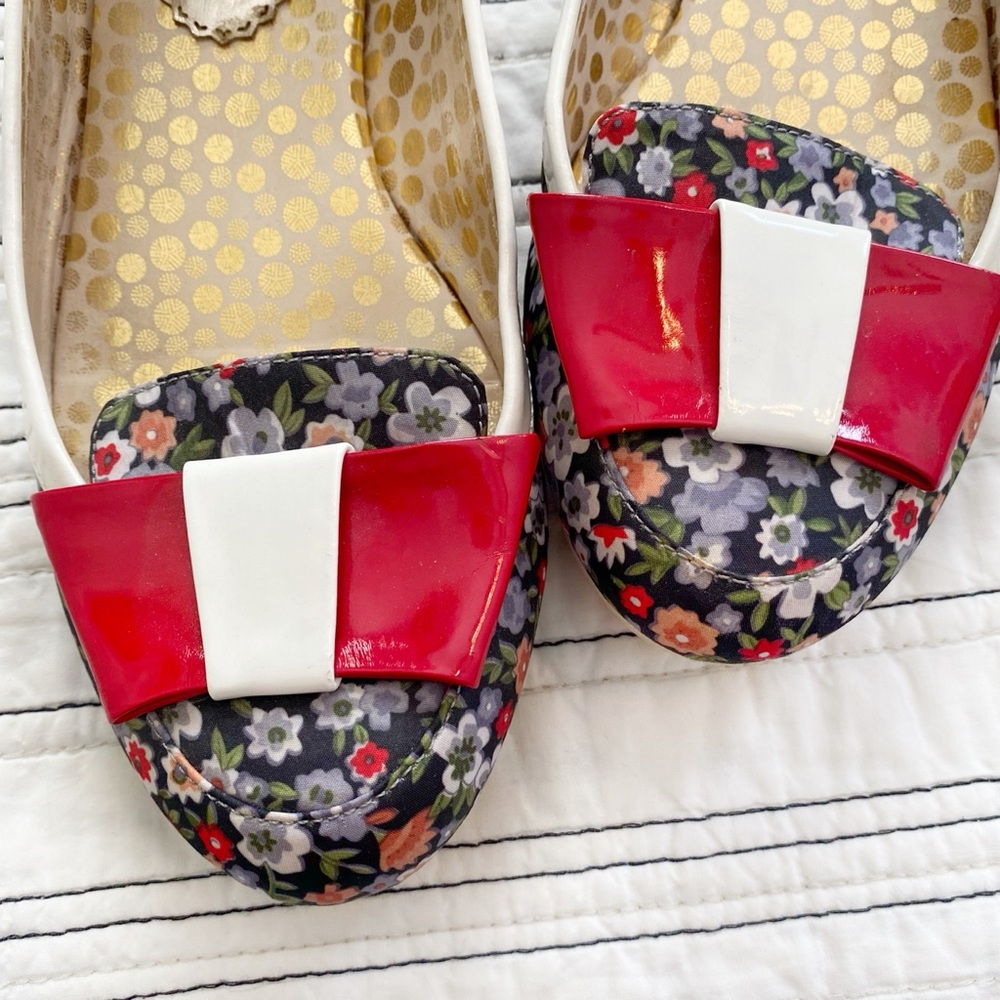 Poetic License London Ditzy Floral Bow Loafers in Red size EU 38 US 7
